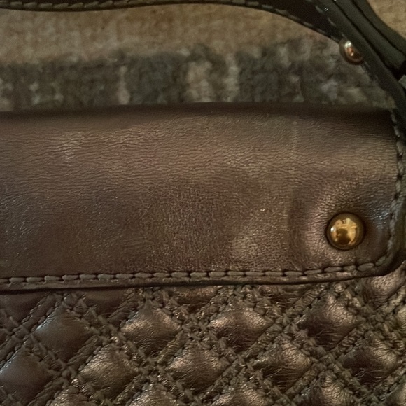 Designer Marc Jacobs Silver Leather wristlet with Gold Marc Jacobs clasp - Picture 7 of 7